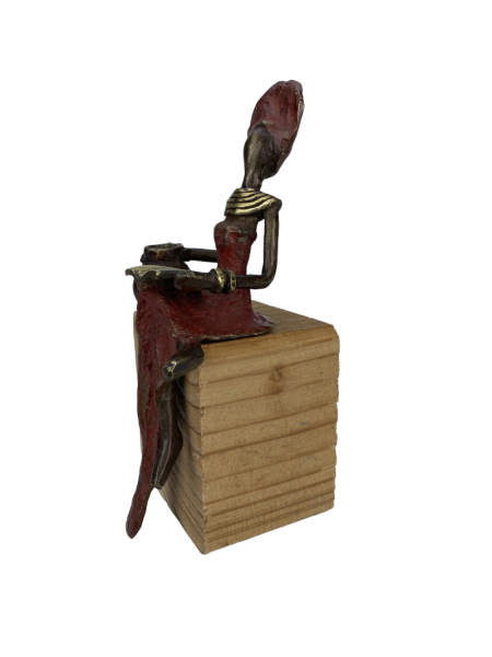 Bronze-Skulptur "Lesende Frau mit Krug" by Soré